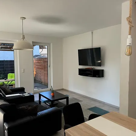 Neubau, Moderne Haushaelfte In Hamburg Apartment